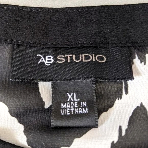 AB Studio Long Sleeve Sheer Blouse, Black / White Chevron Print, Size XL - Picture 7 of 9